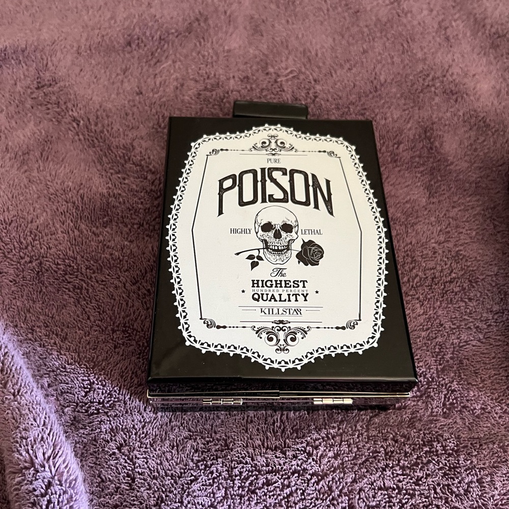 Poison metal purse with chain